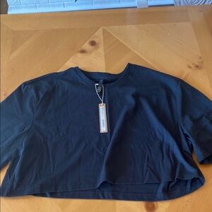 Skims Relaxed Tee Oversize Cropped T-shirt in color Onyx size Medium